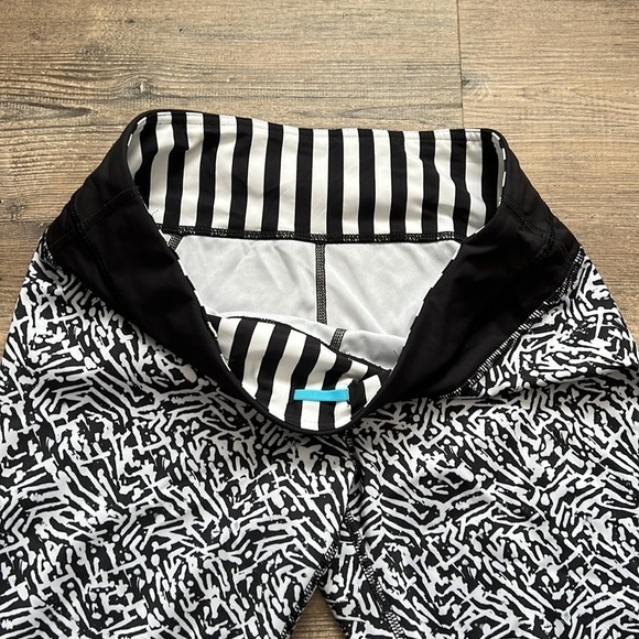 Lululemon Run Inspire Crop II Luxtreme Workout Yoga Leggings Activewear size 8 - Picture 3 of 9